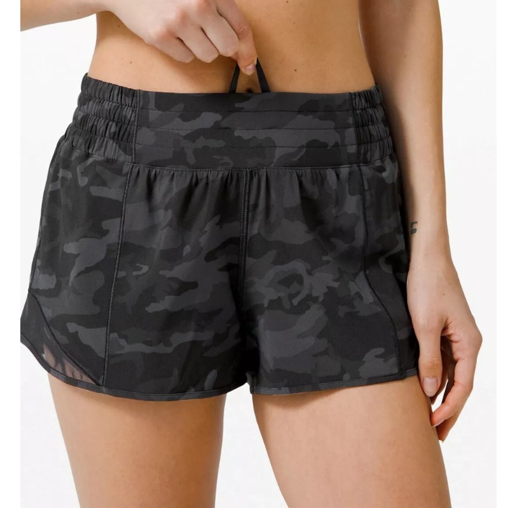 Lululemon Hotty Hot 2.5 Inch Low Rise Short